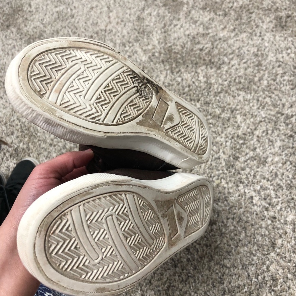 Shoes - Picture 5 of 6